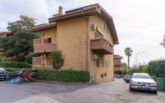 Appartamento 5 vani in via Barriera del Bosco 4, Sant’Agata Li Battiati