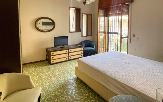 Appartamento tre vani Via Livorno 101, Aci Castello