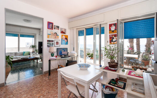 Aci Castello Via Livorno 14 appartamento fronte mare