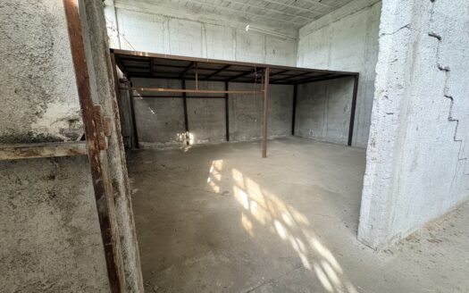 **Capannone in Vendita a Zia Lisa **