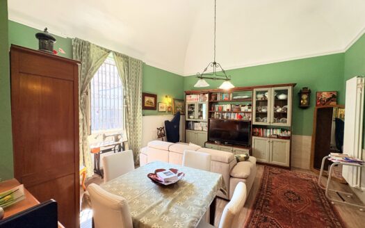 Casa Indipendente con terrazze in Vendita in Via Savasta