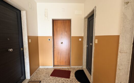 **Attico Ristrutturato con Vista Mozzafiato – Un’Occasione da Non Perdere! **