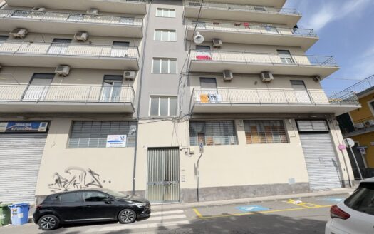 **Attico Ristrutturato con Vista Mozzafiato – Un’Occasione da Non Perdere! **
