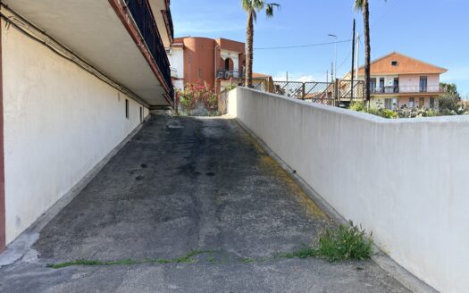 Garage Spazioso in Vendita a Mascalucia